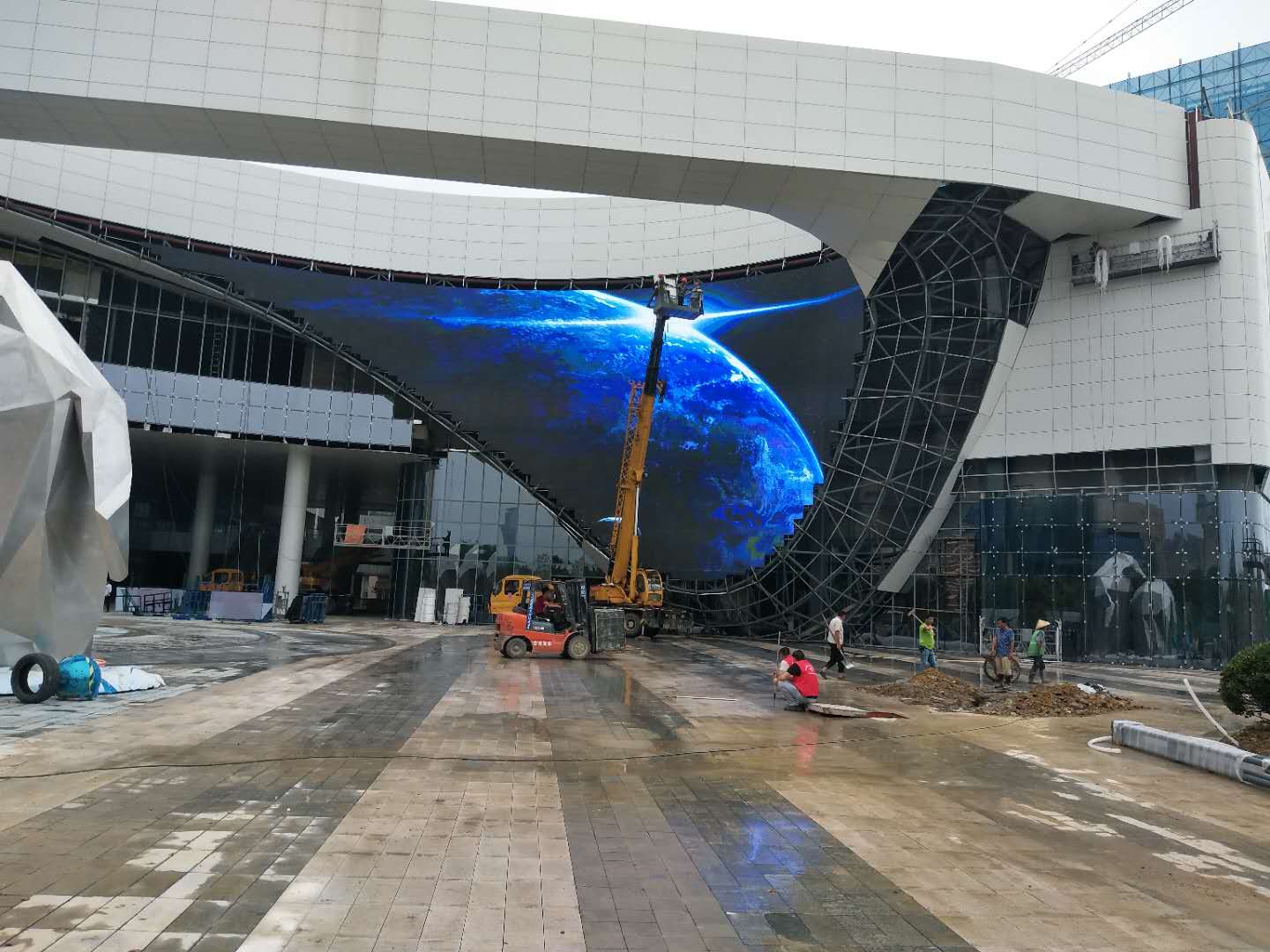 合肥(féi)佳源廣場商業廣場戶外防水P10格柵屏 (4).jpg