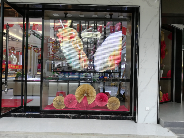 金（jīn）大福品牌店P3.91x7.81透明屏（píng）案例