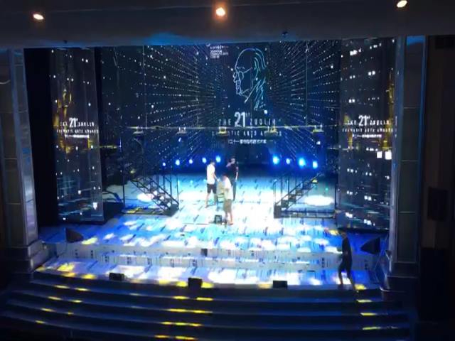 逐點校正可以解決LED透（tòu）明屏顯示不均一