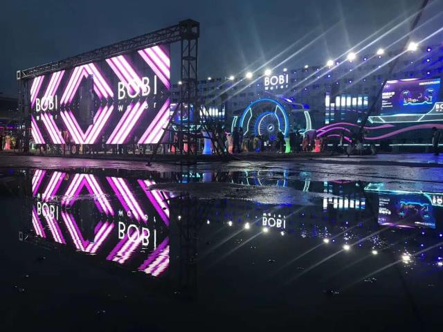 LED格柵屏燈壞了怎麽修（xiū）？格柵燈損壞（huài）的三種情況及解決方案